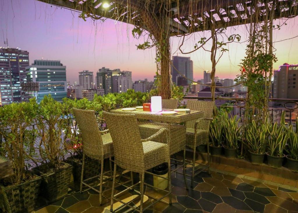 Essence Hotel&Apartment Phnom Penh Exterior foto